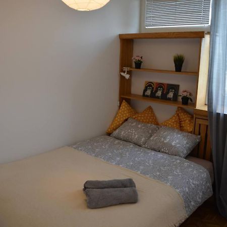 Ohmyhome - Sunny Apartment In City Center Warschau Exterior foto