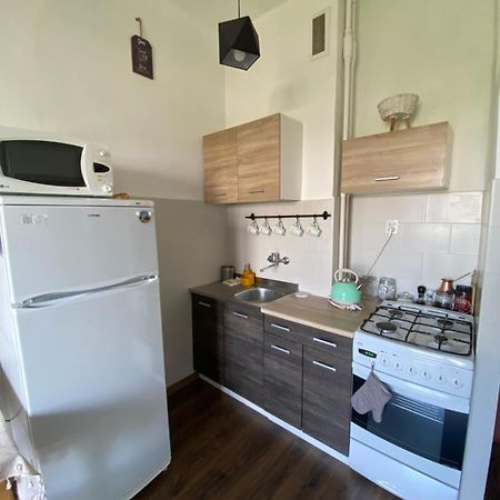 Ohmyhome - Sunny Apartment In City Center Warschau Exterior foto