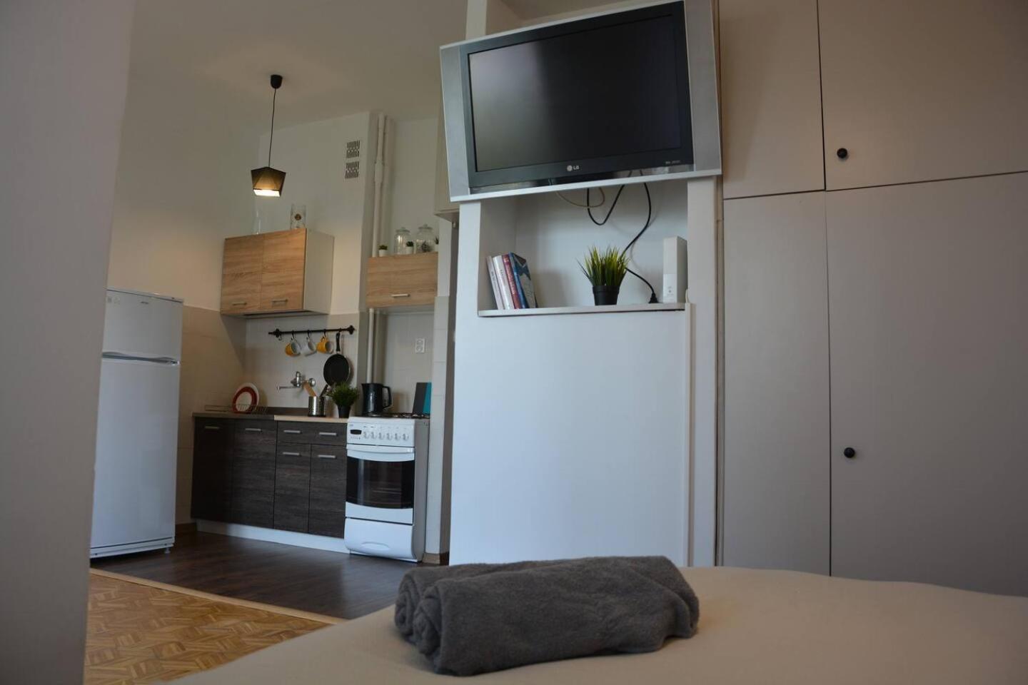 Ohmyhome - Sunny Apartment In City Center Warschau Exterior foto