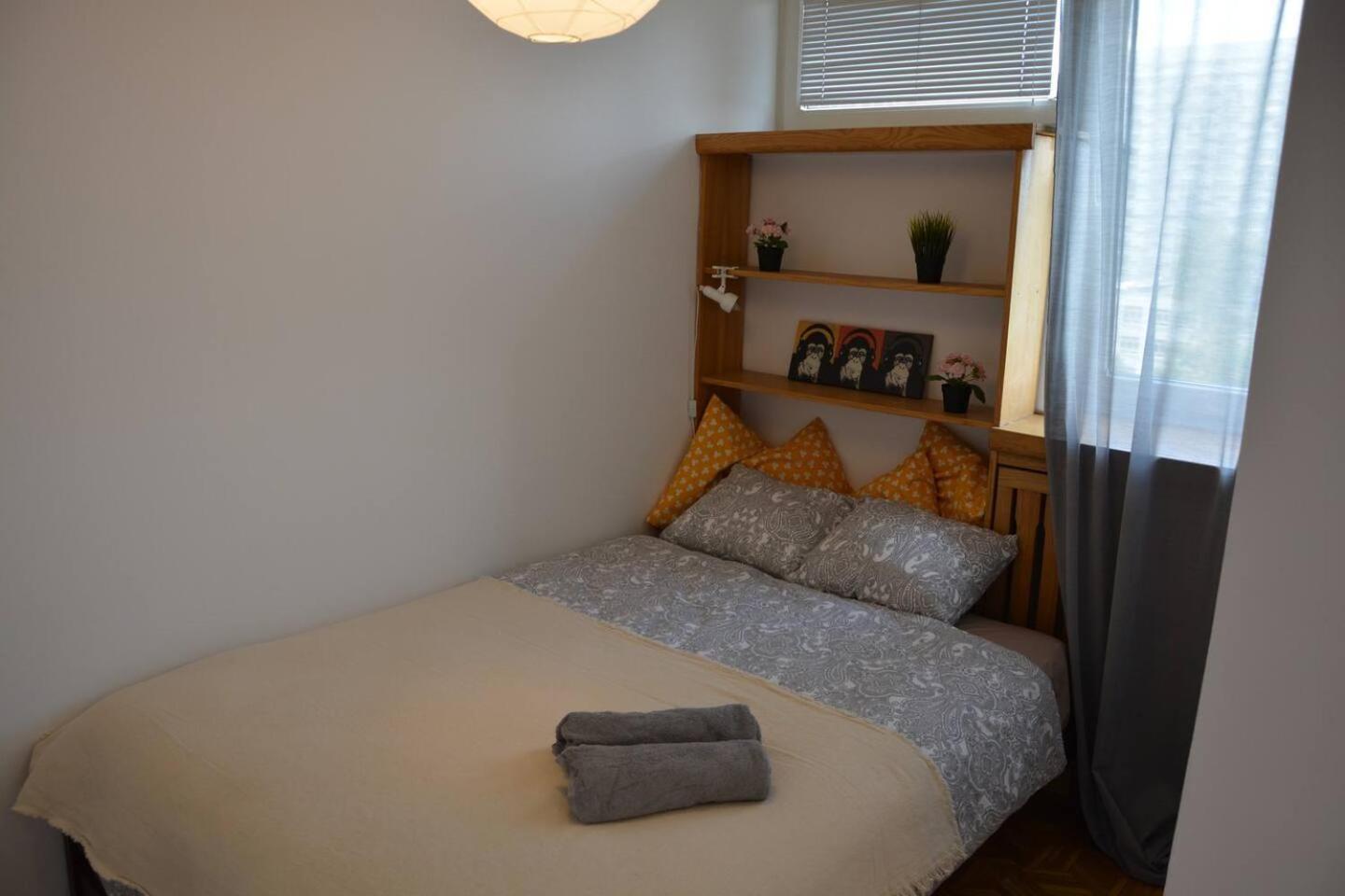 Ohmyhome - Sunny Apartment In City Center Warschau Exterior foto